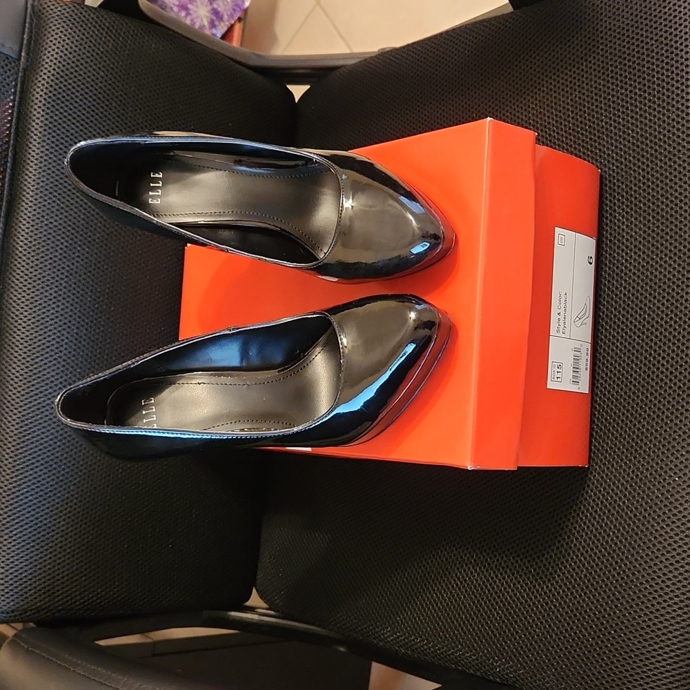 Womens Elle Black Patent Leather Heels, Size 6
